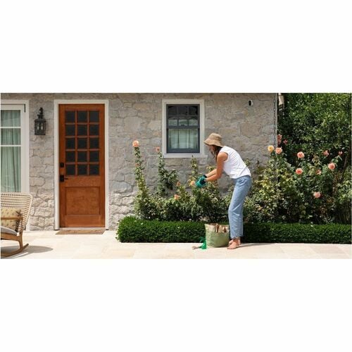 Arlo Essential 2K Outdoor Security Camera 4MP Wi-Fi with Colour Night Vision, Spotlight, HDR & Alexa - White