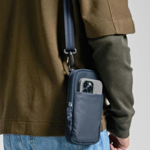 INCASE A.R.C. SMALL CROSSBODY BAG - NAVY