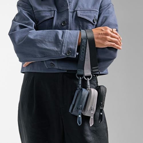 INCASE A.R.C. COMPACT POUCH - BLACK